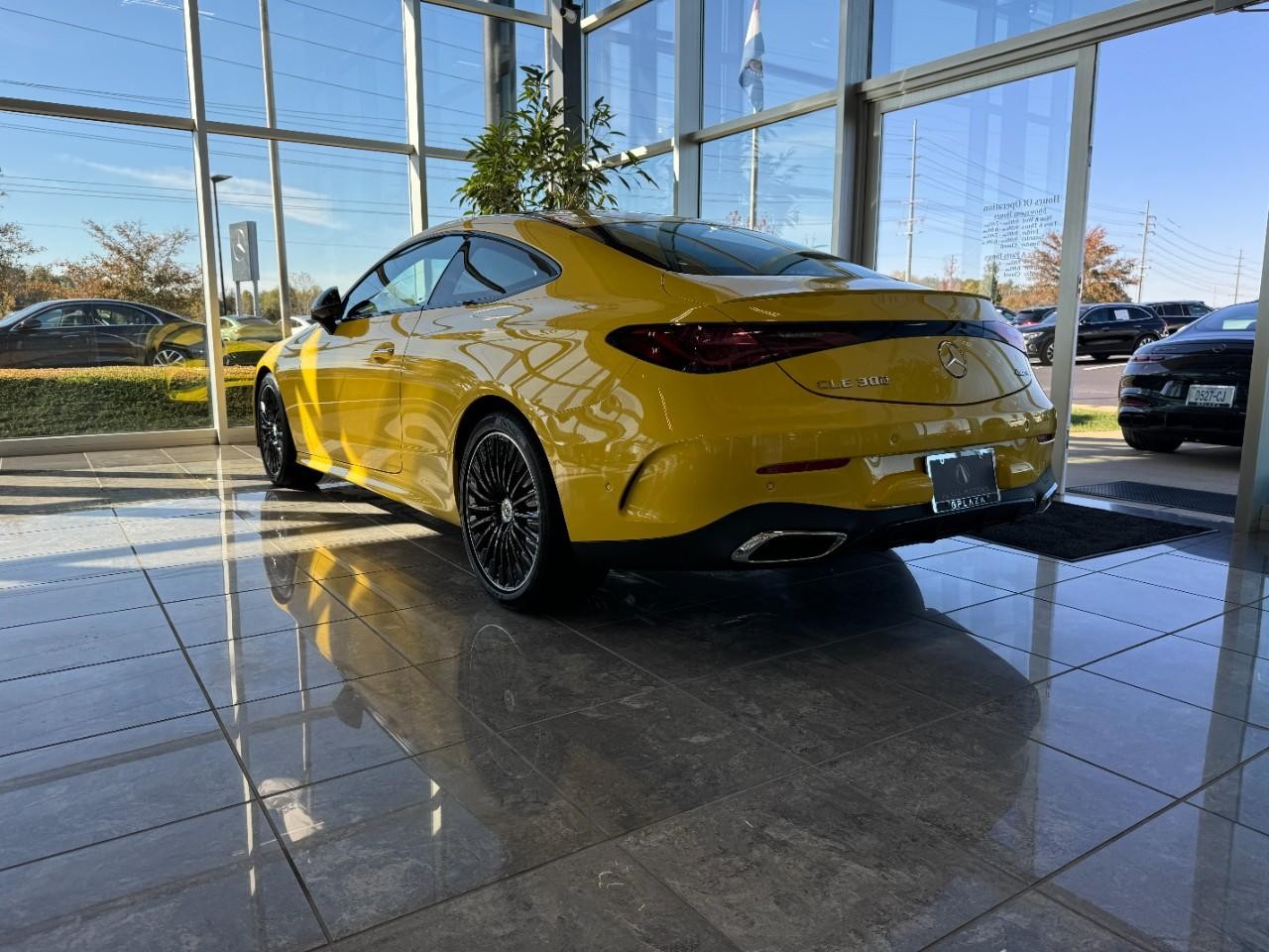 Mercedes-Benz CLE Vehicle Full-screen Gallery Image 3