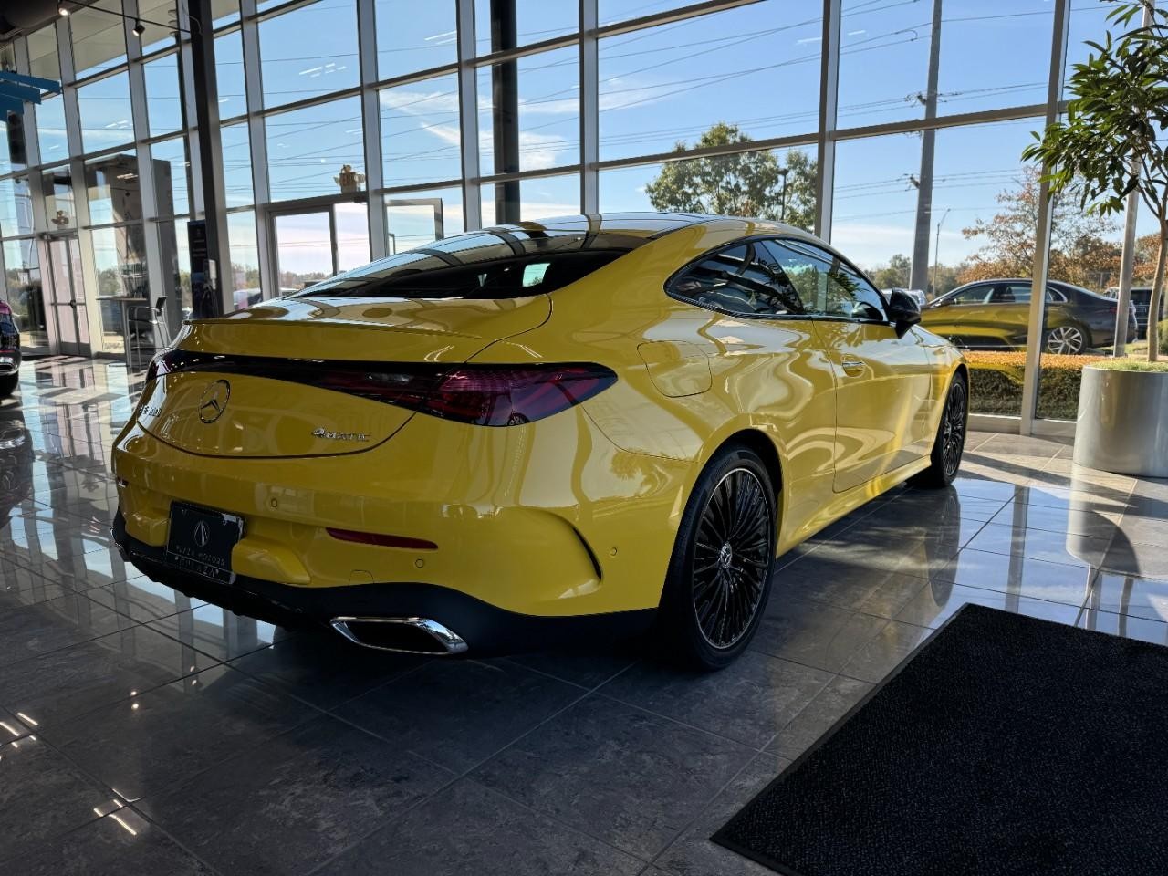 Mercedes-Benz CLE Vehicle Full-screen Gallery Image 4