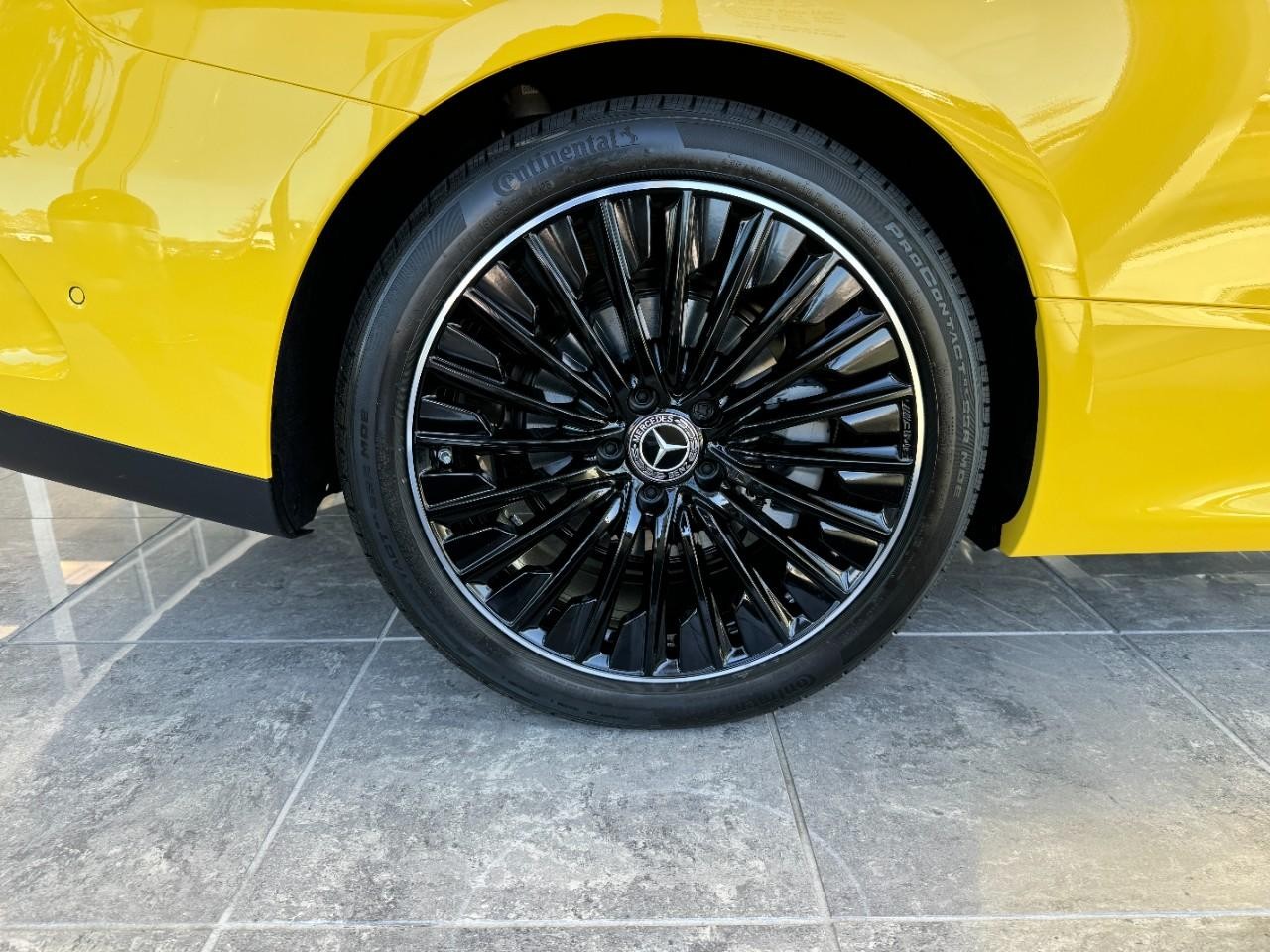 Mercedes-Benz CLE Vehicle Full-screen Gallery Image 5