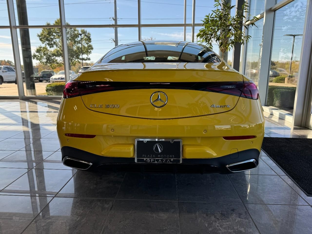 Mercedes-Benz CLE Vehicle Full-screen Gallery Image 9