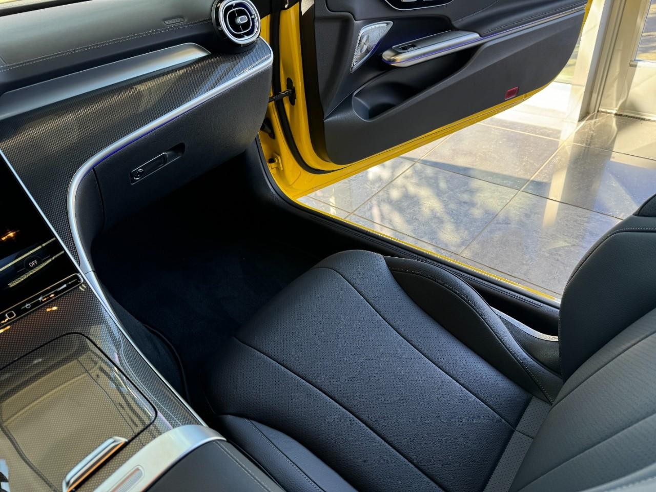 Mercedes-Benz CLE Vehicle Full-screen Gallery Image 15