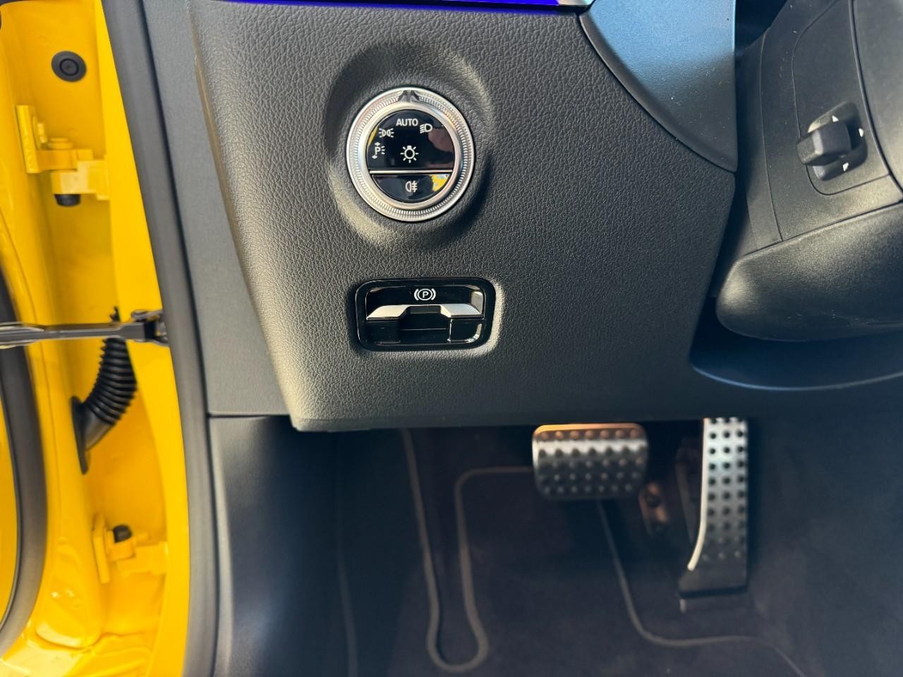 Mercedes-Benz CLE Vehicle Full-screen Gallery Image 30