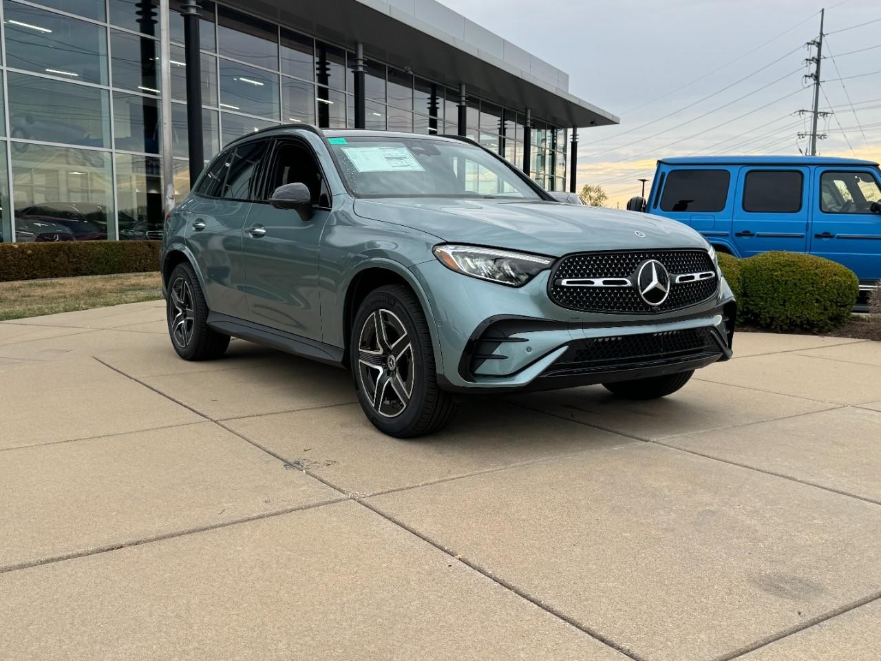 Mercedes-Benz GLC Vehicle Full-screen Gallery Image 6