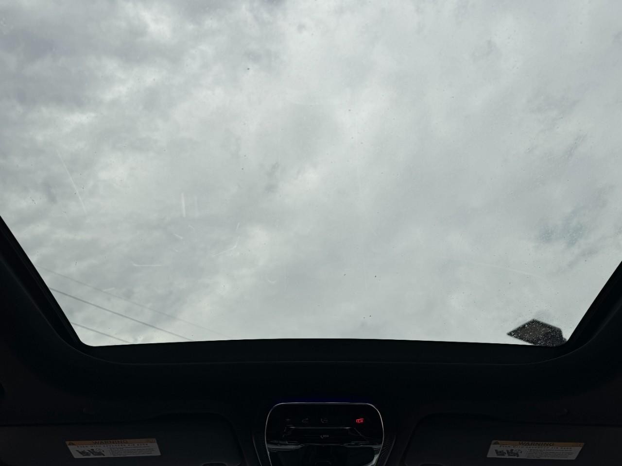 Mercedes-Benz GLC Vehicle Full-screen Gallery Image 11