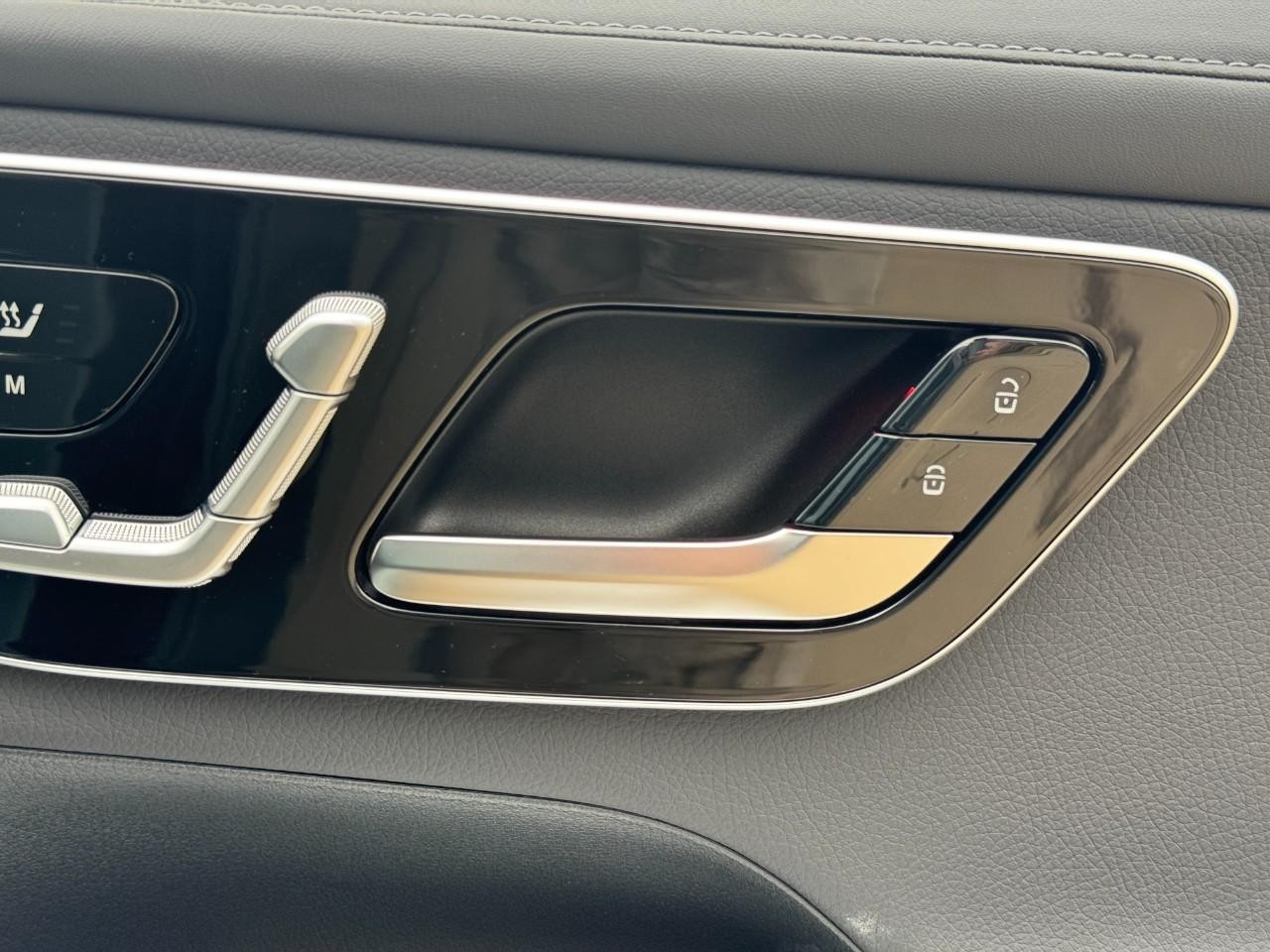 Mercedes-Benz GLC Vehicle Full-screen Gallery Image 21