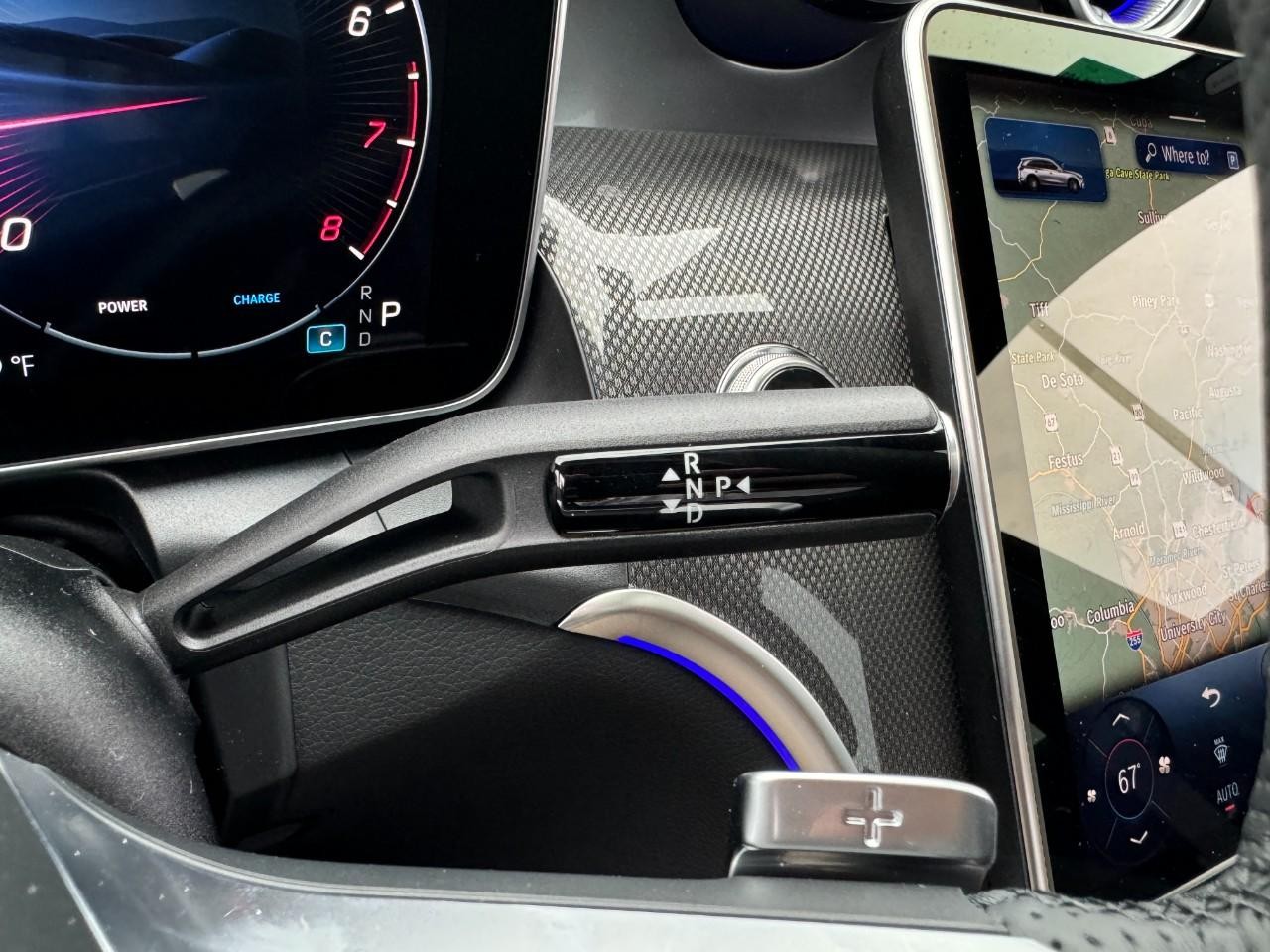 Mercedes-Benz GLC Vehicle Full-screen Gallery Image 35