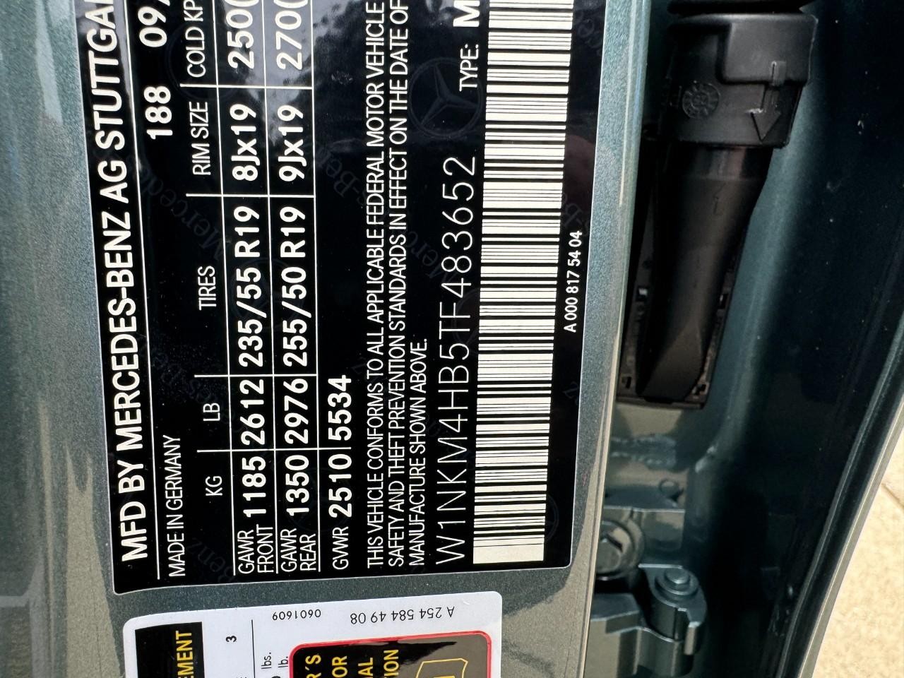 Mercedes-Benz GLC Vehicle Full-screen Gallery Image 37