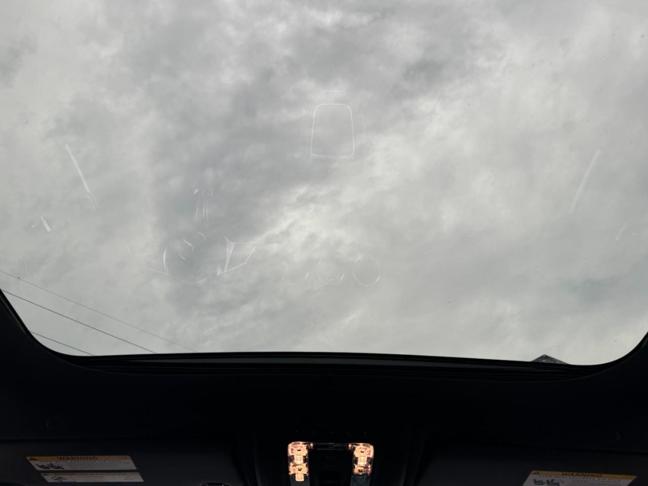 Mercedes-Benz GLA Vehicle Full-screen Gallery Image 11