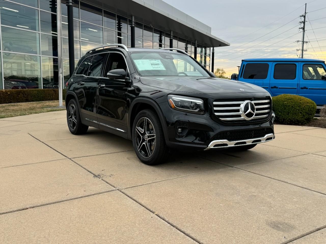 Mercedes-Benz GLB Vehicle Full-screen Gallery Image 6