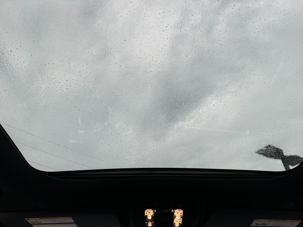 Mercedes-Benz GLB Vehicle Full-screen Gallery Image 11