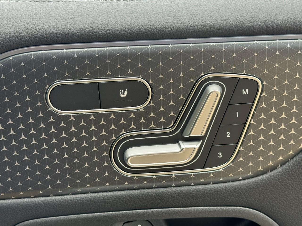 Mercedes-Benz GLB Vehicle Full-screen Gallery Image 21