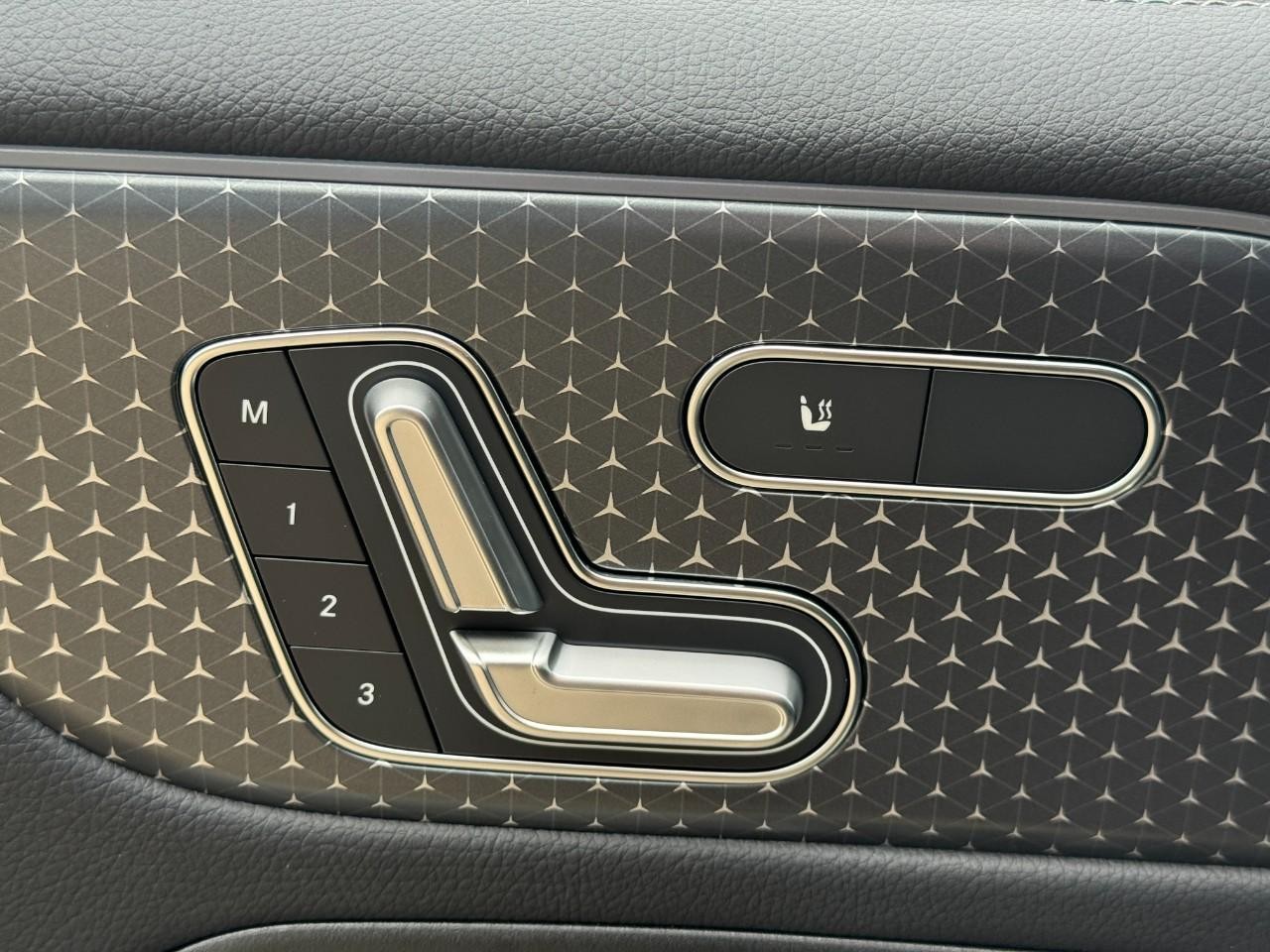 Mercedes-Benz GLB Vehicle Full-screen Gallery Image 24