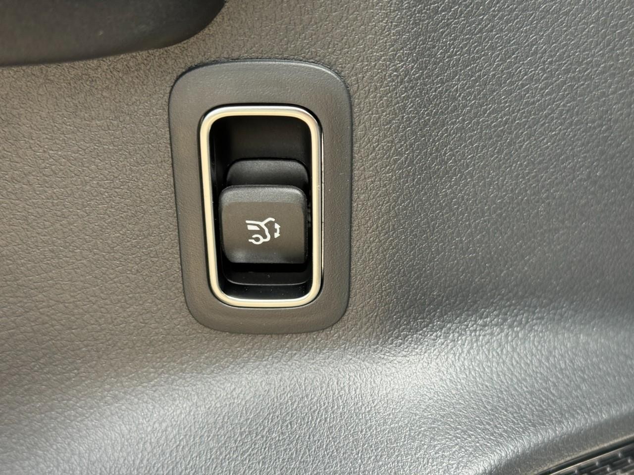 Mercedes-Benz GLB Vehicle Full-screen Gallery Image 27