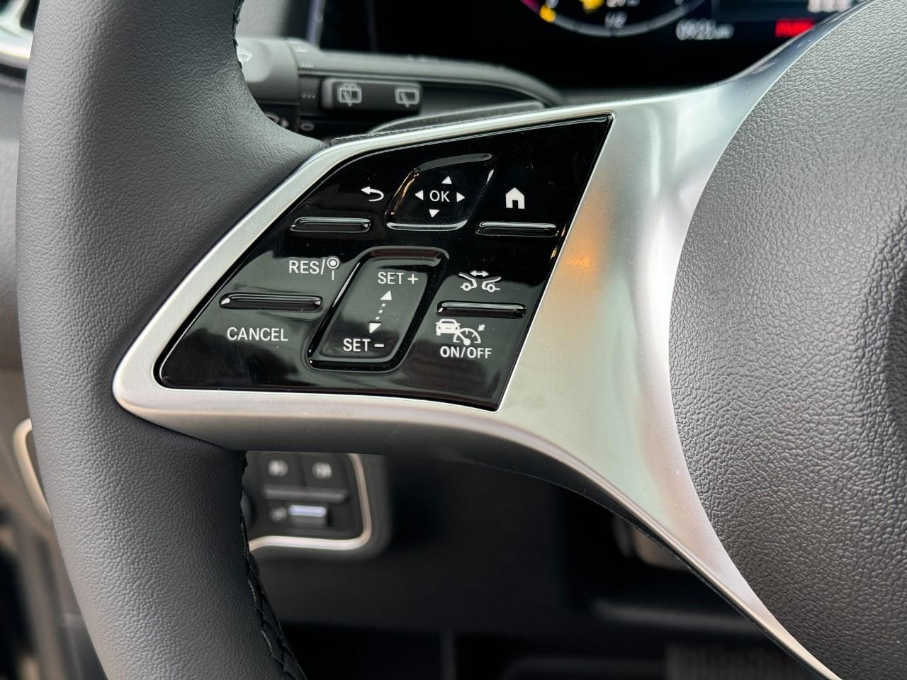 Mercedes-Benz GLB Vehicle Full-screen Gallery Image 32