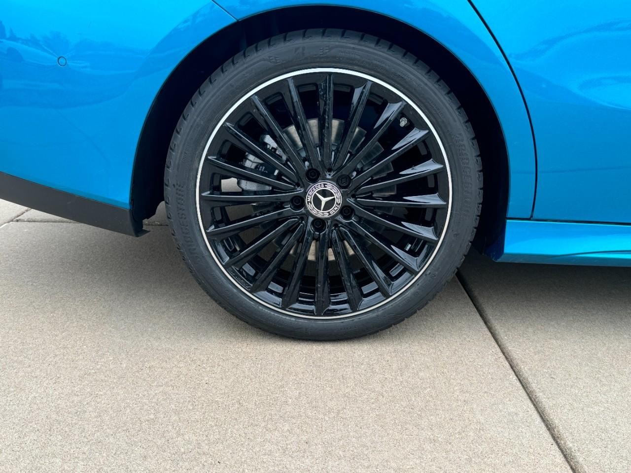 Mercedes-Benz CLA Vehicle Full-screen Gallery Image 5