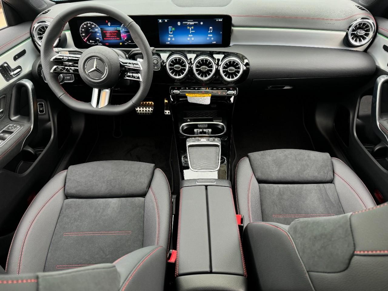 Mercedes-Benz CLA Vehicle Full-screen Gallery Image 12