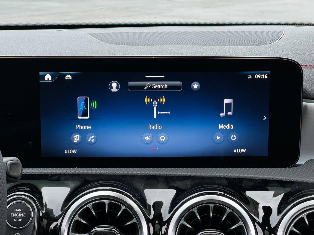 Mercedes-Benz CLA Vehicle Full-screen Gallery Image 14