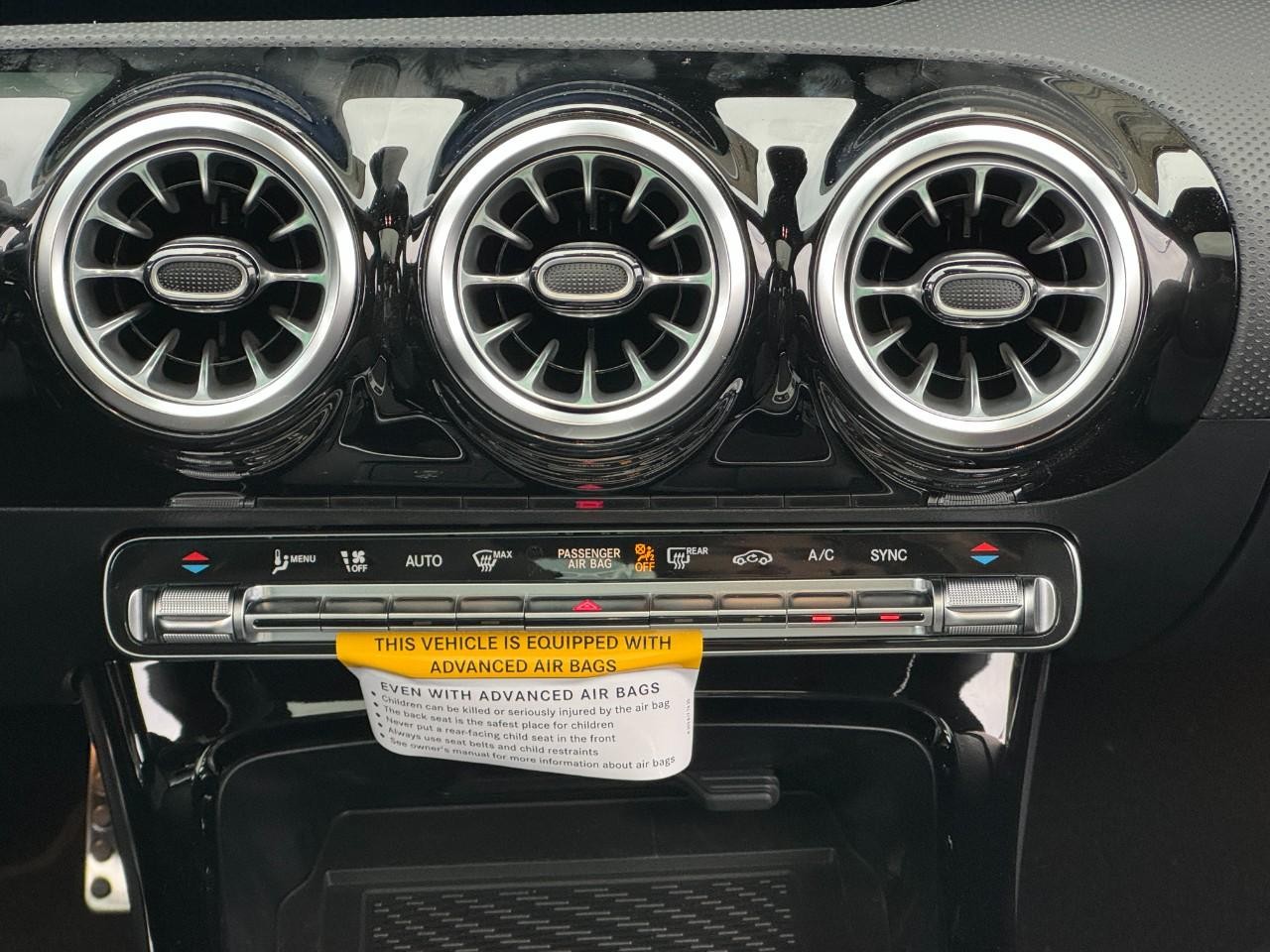 Mercedes-Benz CLA Vehicle Full-screen Gallery Image 15