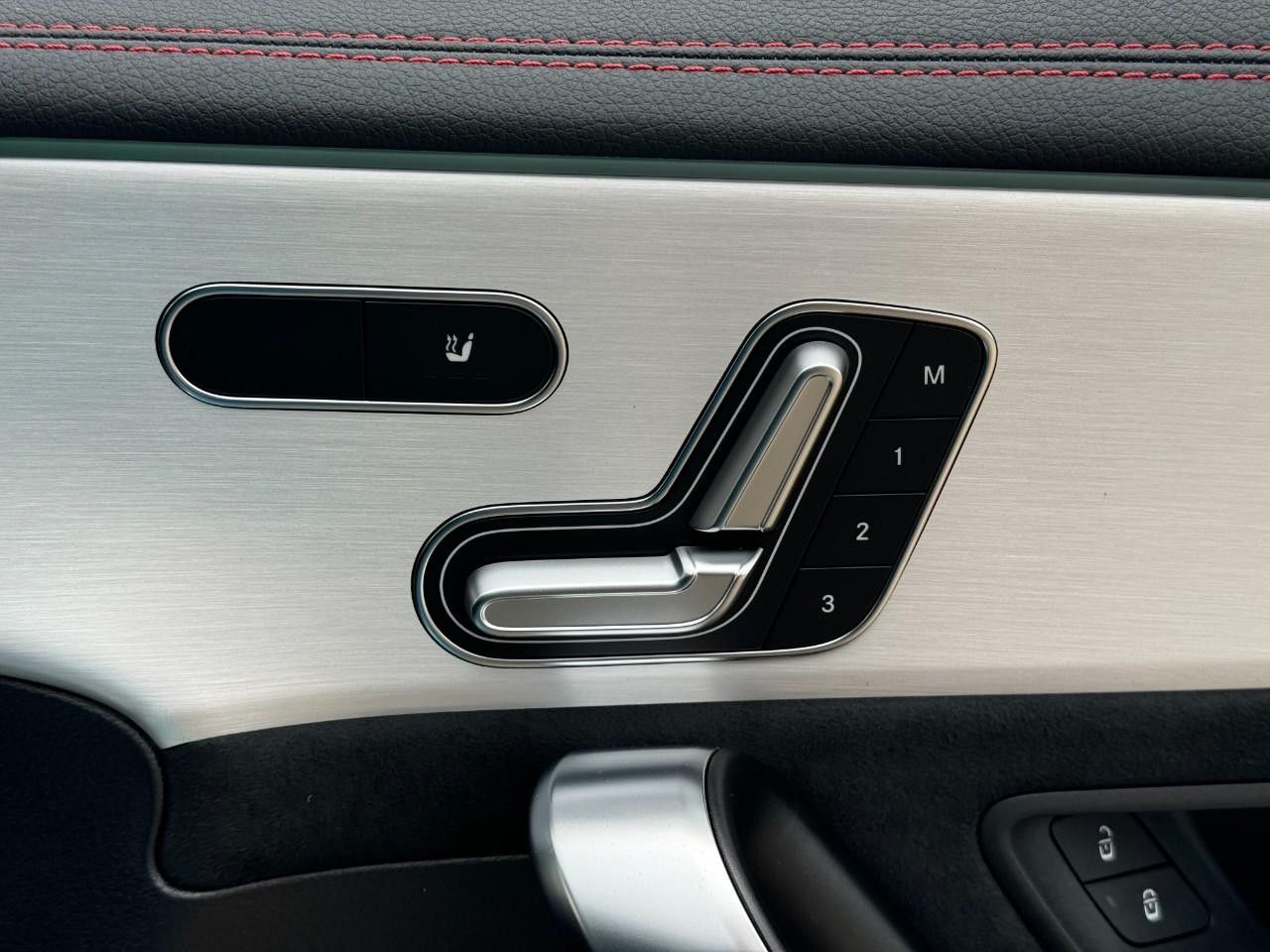 Mercedes-Benz CLA Vehicle Full-screen Gallery Image 21