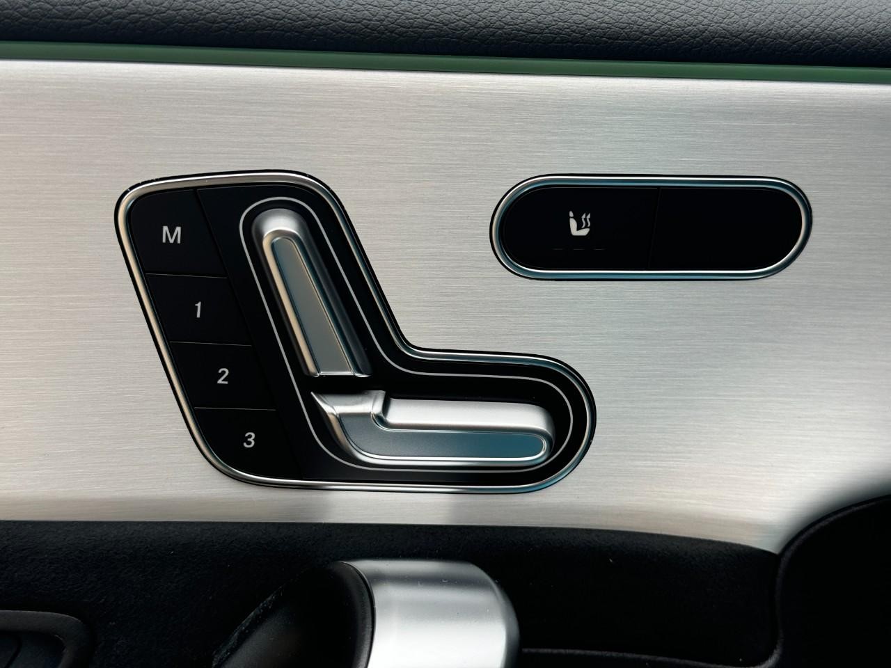 Mercedes-Benz CLA Vehicle Full-screen Gallery Image 24