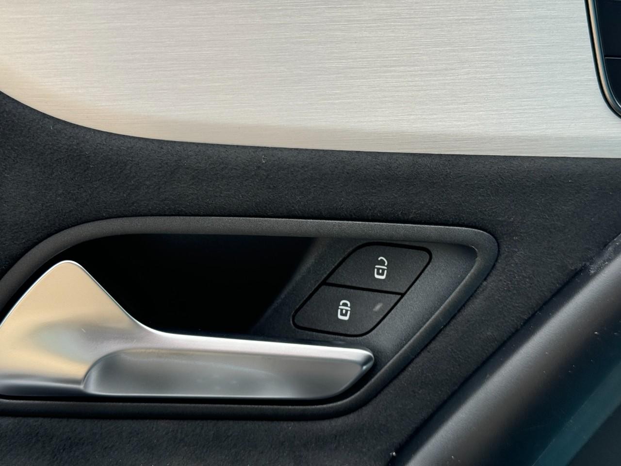 Mercedes-Benz CLA Vehicle Full-screen Gallery Image 25