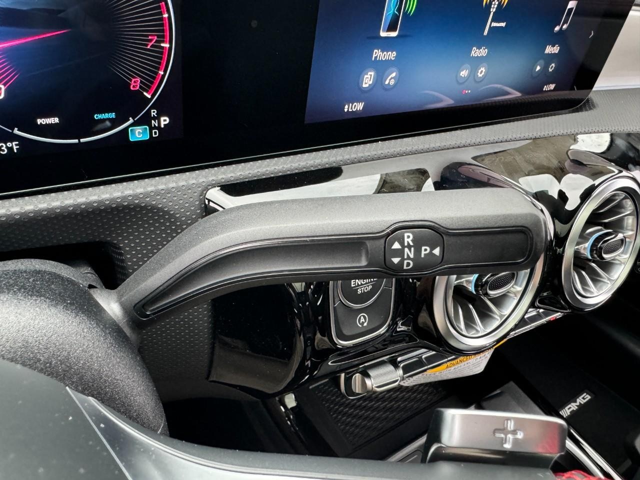 Mercedes-Benz CLA Vehicle Full-screen Gallery Image 35