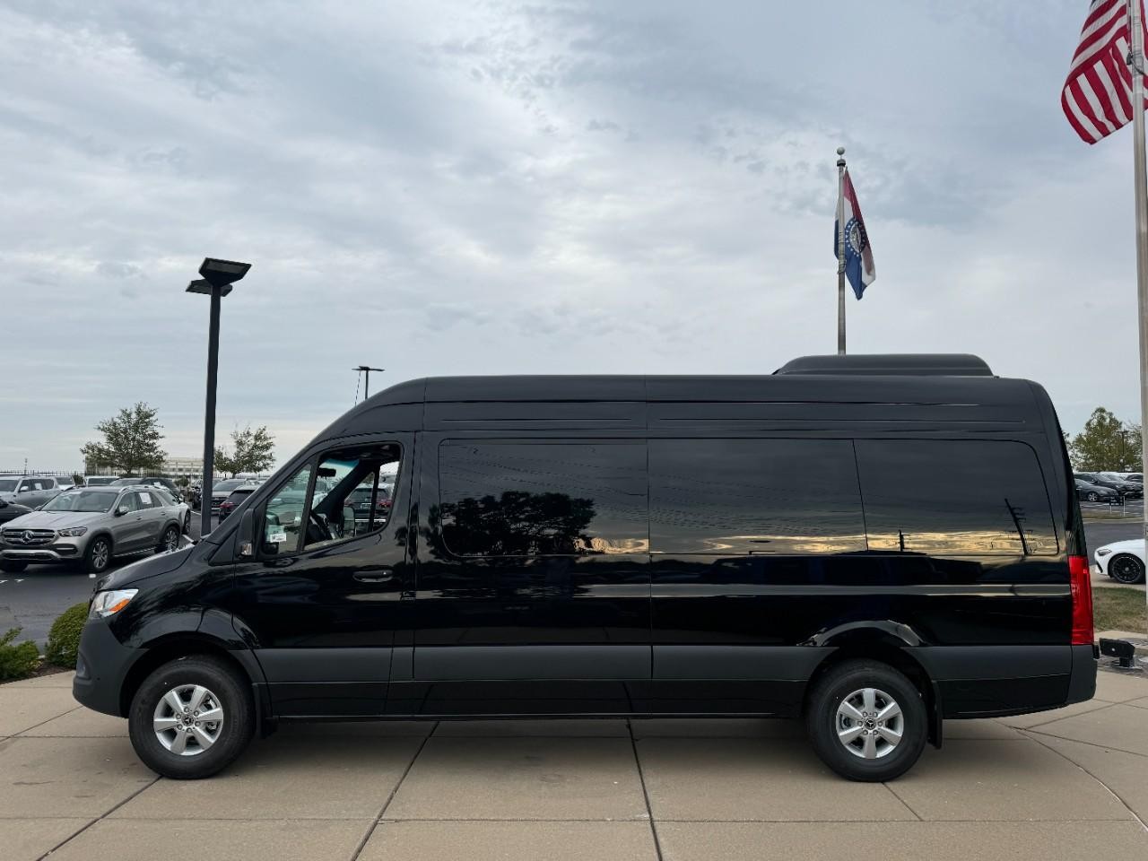 Mercedes-Benz Sprinter Passenger Van Vehicle Full-screen Gallery Image 2