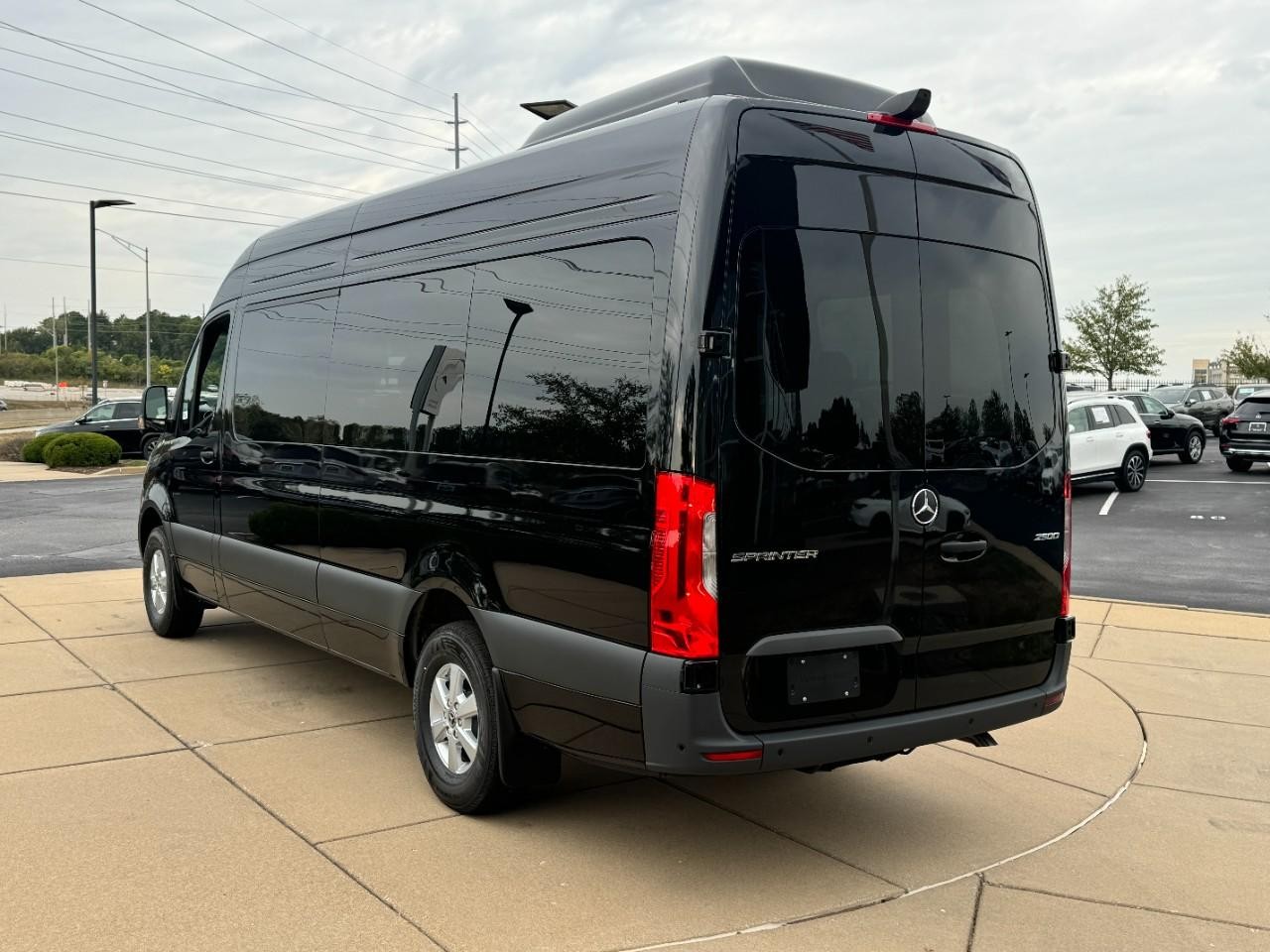 Mercedes-Benz Sprinter Passenger Van Vehicle Full-screen Gallery Image 3