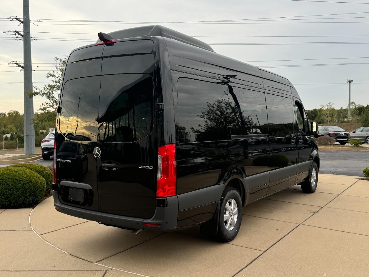 Mercedes-Benz Sprinter Passenger Van Vehicle Full-screen Gallery Image 4