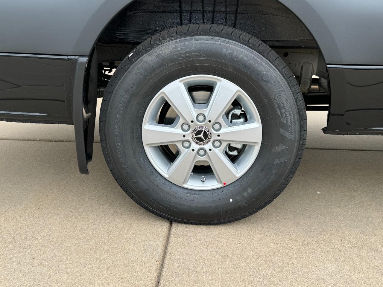 Mercedes-Benz Sprinter Passenger Van Vehicle Full-screen Gallery Image 5