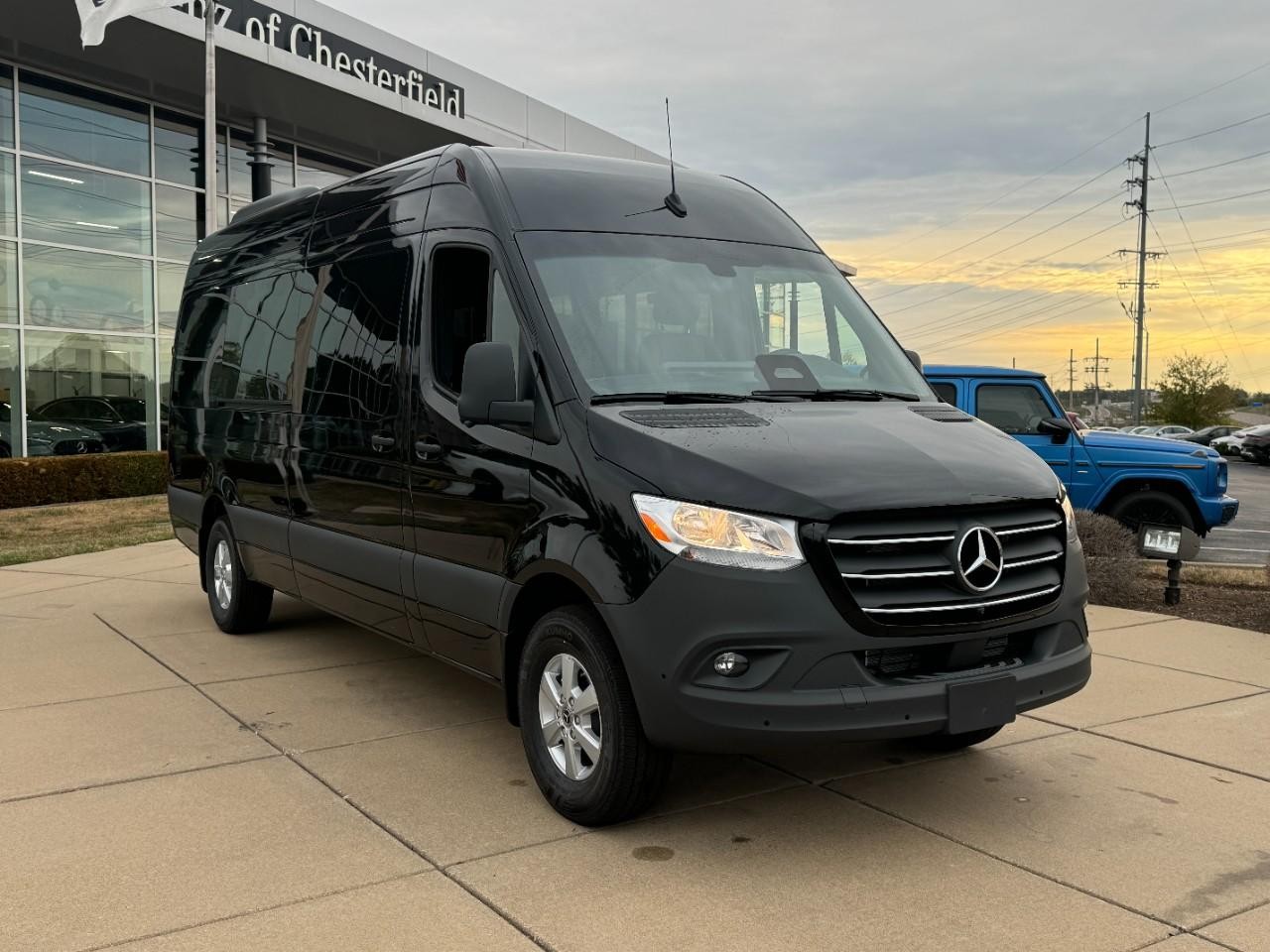 Mercedes-Benz Sprinter Passenger Van Vehicle Full-screen Gallery Image 6