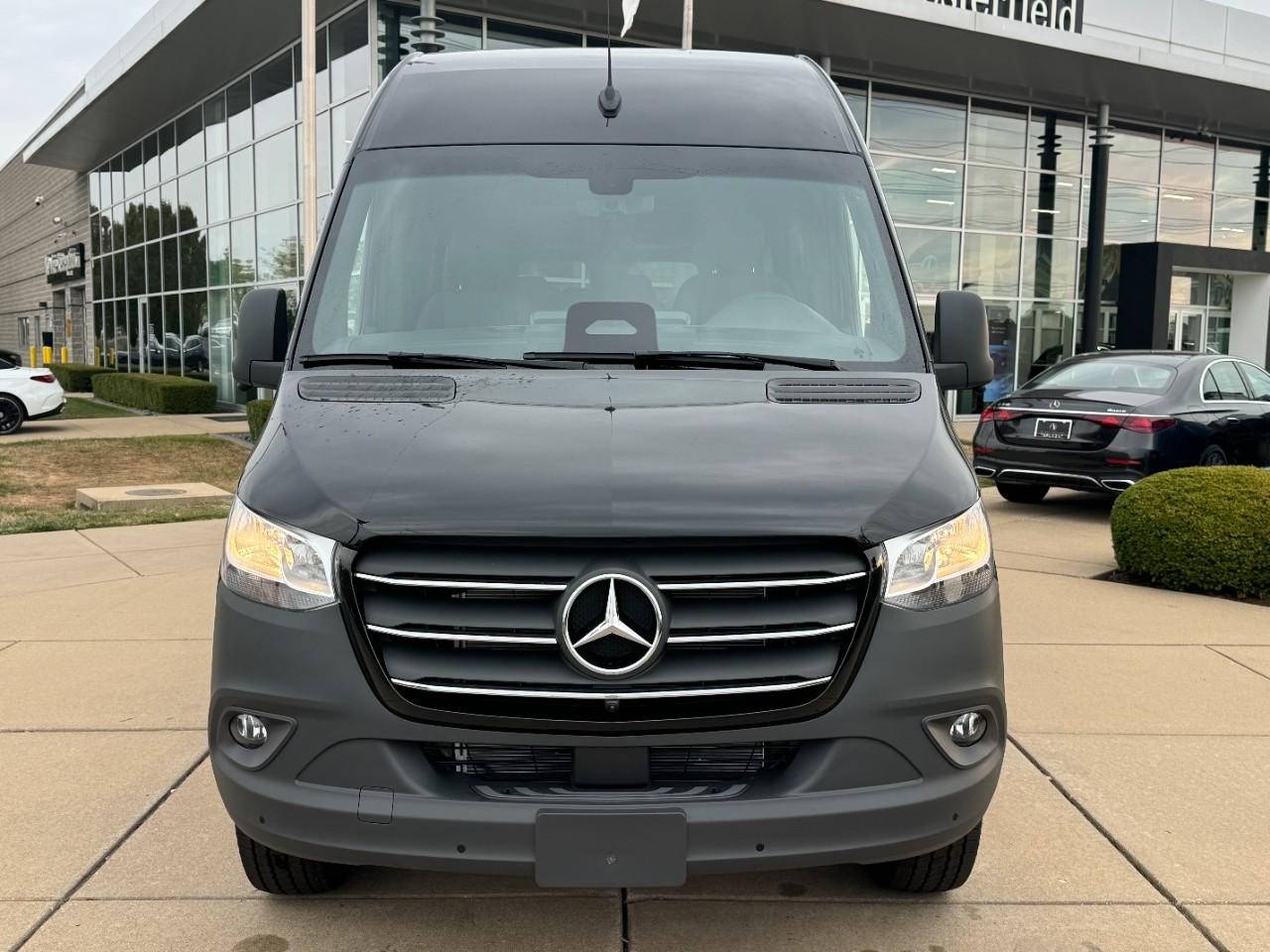 Mercedes-Benz Sprinter Passenger Van Vehicle Full-screen Gallery Image 7