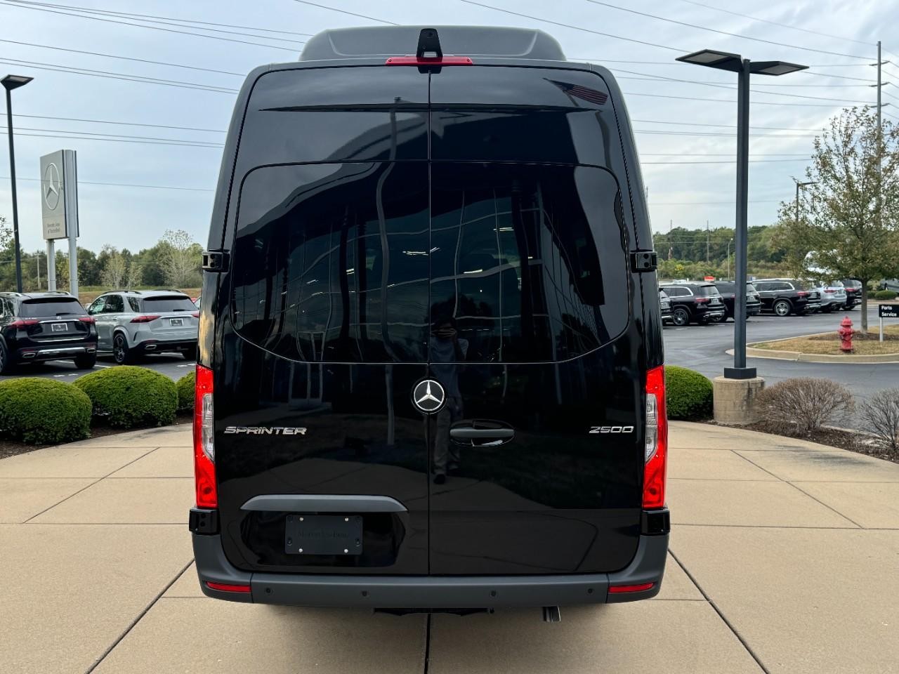 Mercedes-Benz Sprinter Passenger Van Vehicle Full-screen Gallery Image 8