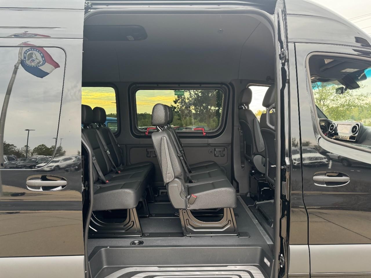 Mercedes-Benz Sprinter Passenger Van Vehicle Full-screen Gallery Image 10