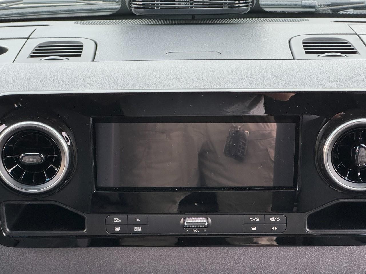 Mercedes-Benz Sprinter Passenger Van Vehicle Full-screen Gallery Image 15