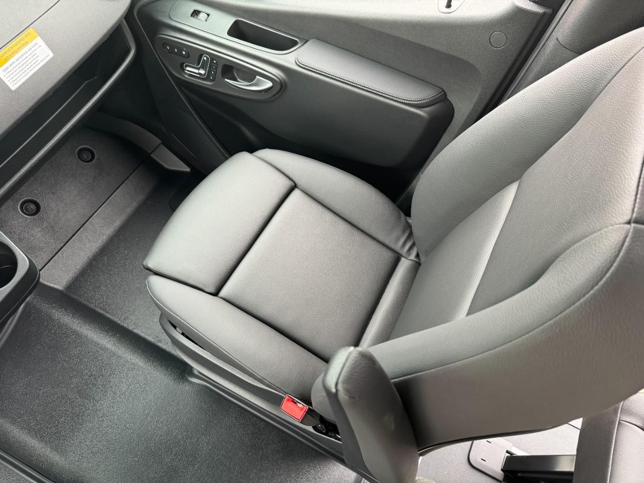 Mercedes-Benz Sprinter Passenger Van Vehicle Full-screen Gallery Image 17