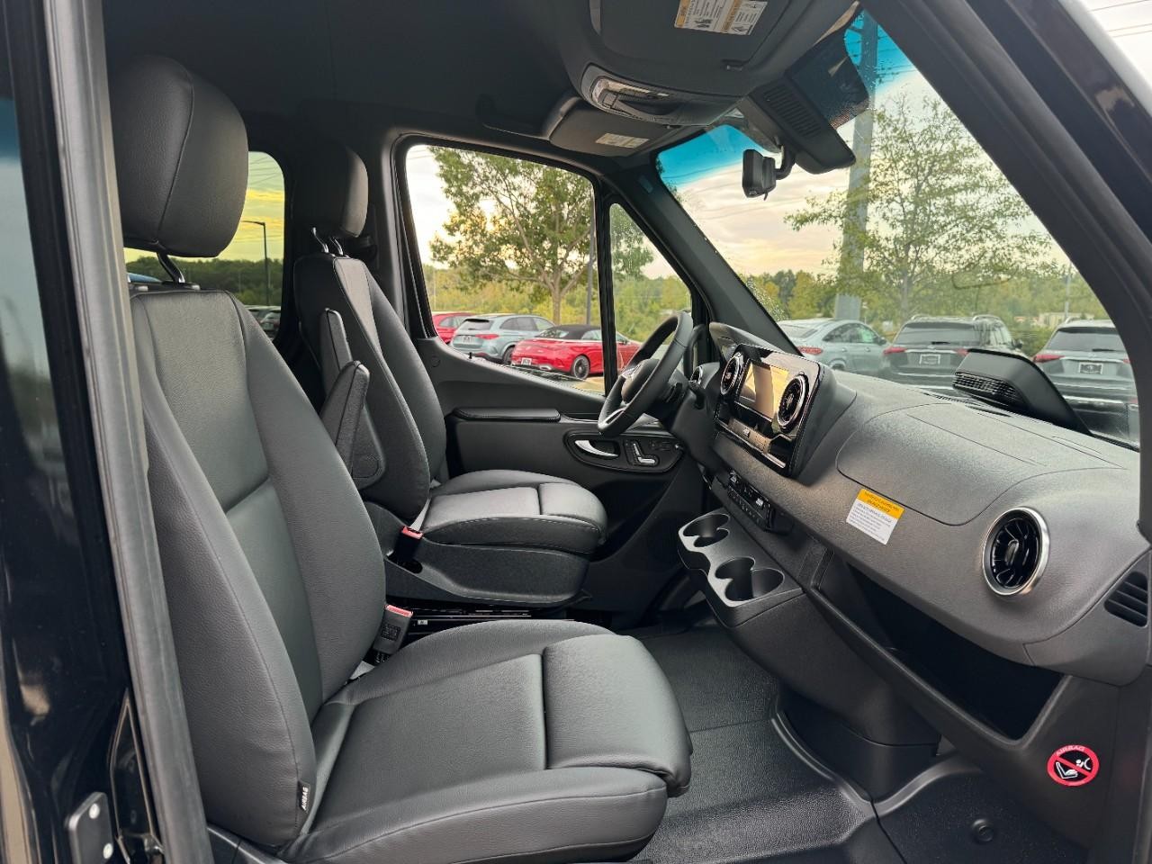 Mercedes-Benz Sprinter Passenger Van Vehicle Full-screen Gallery Image 18