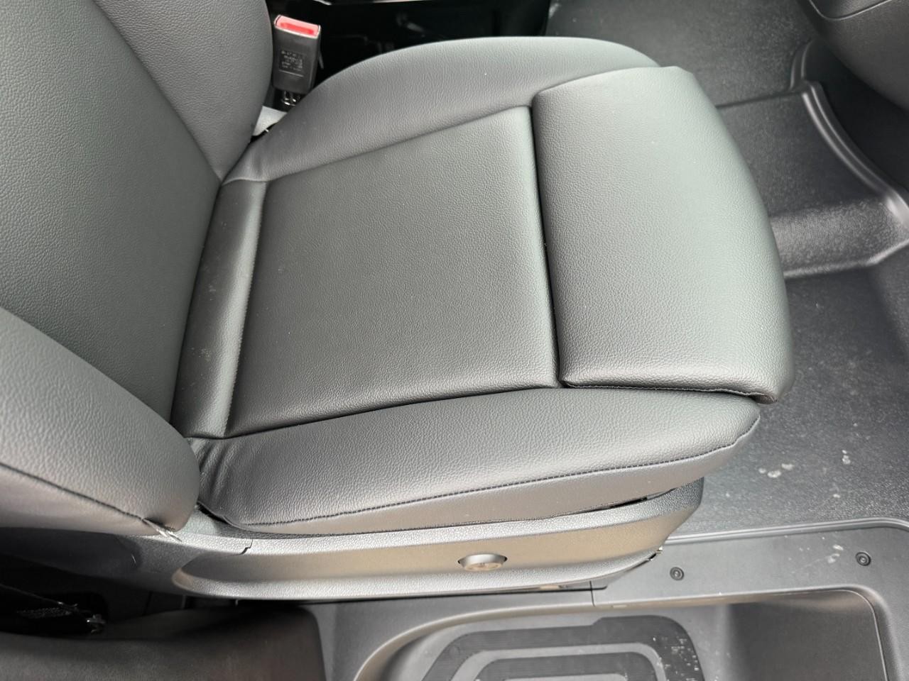 Mercedes-Benz Sprinter Passenger Van Vehicle Full-screen Gallery Image 19