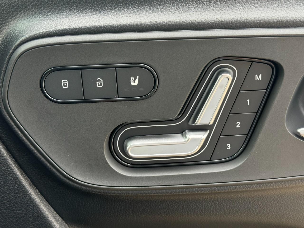 Mercedes-Benz Sprinter Passenger Van Vehicle Full-screen Gallery Image 22