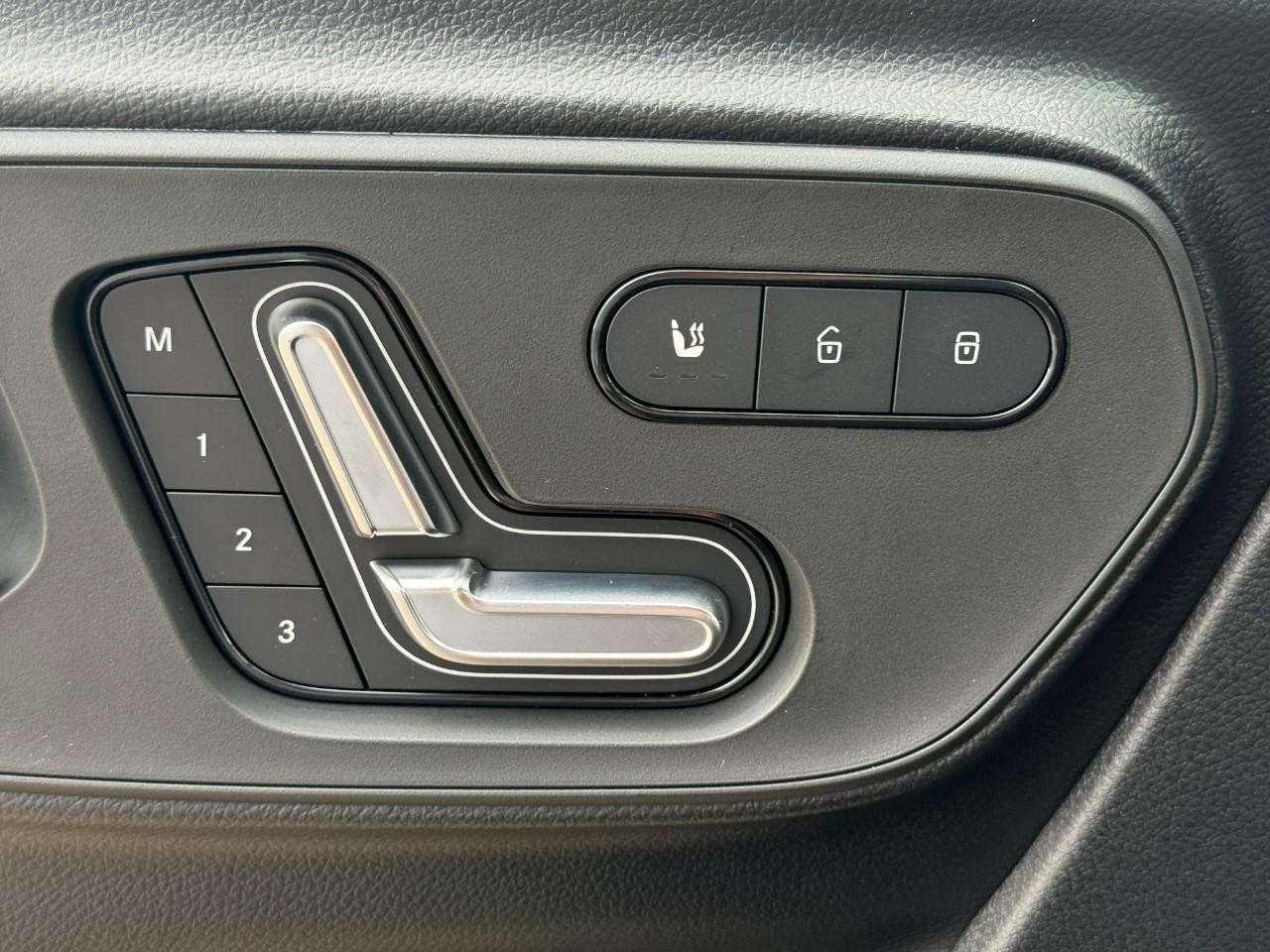 Mercedes-Benz Sprinter Passenger Van Vehicle Full-screen Gallery Image 24