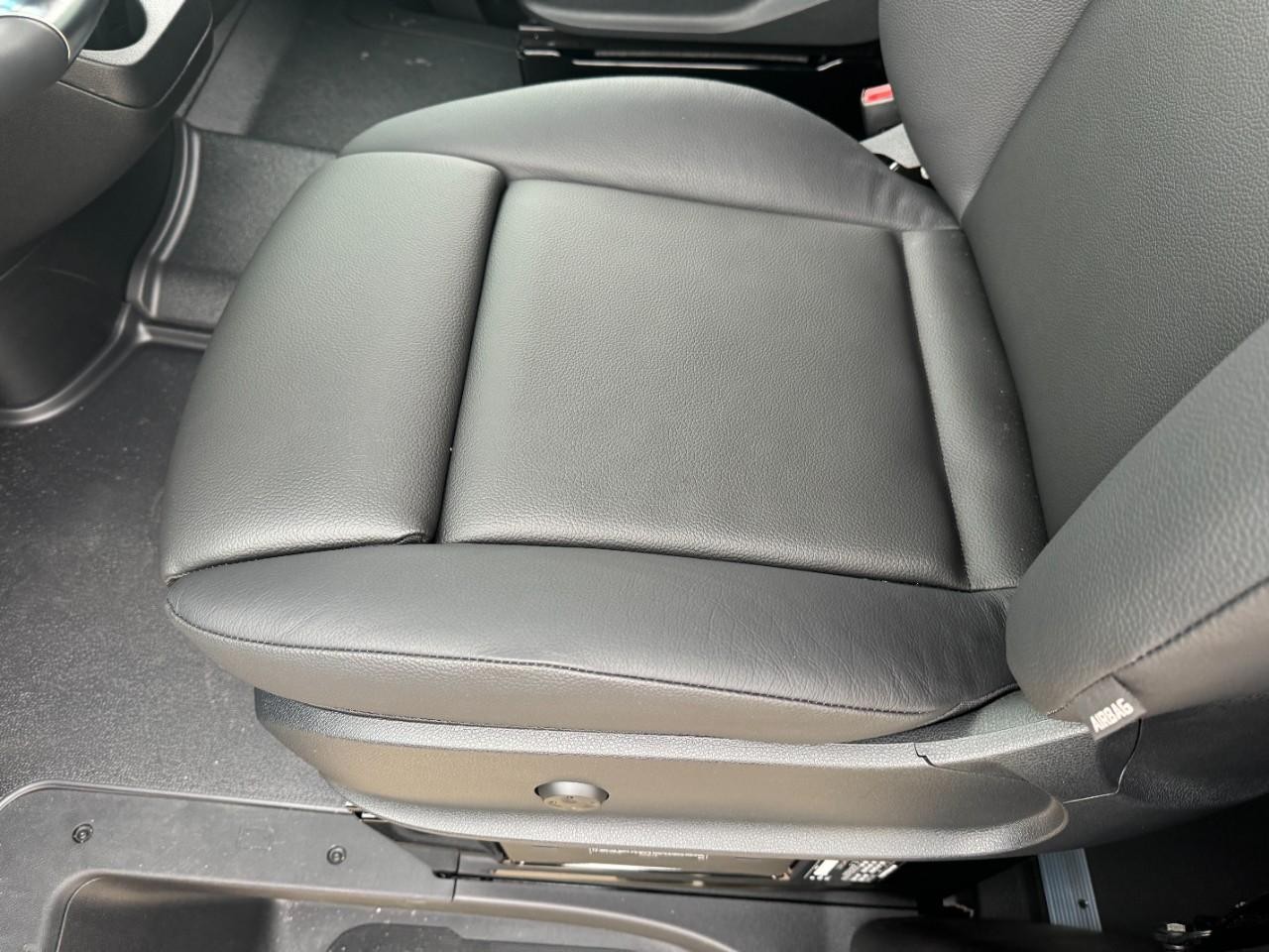 Mercedes-Benz Sprinter Passenger Van Vehicle Full-screen Gallery Image 26