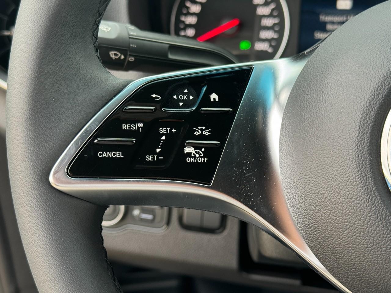 Mercedes-Benz Sprinter Passenger Van Vehicle Full-screen Gallery Image 29