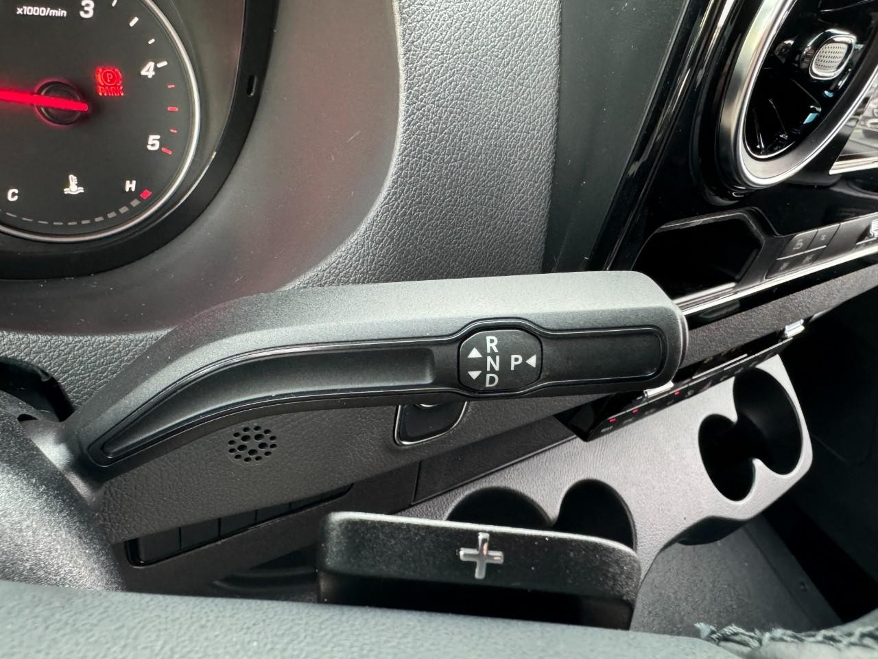 Mercedes-Benz Sprinter Passenger Van Vehicle Full-screen Gallery Image 32