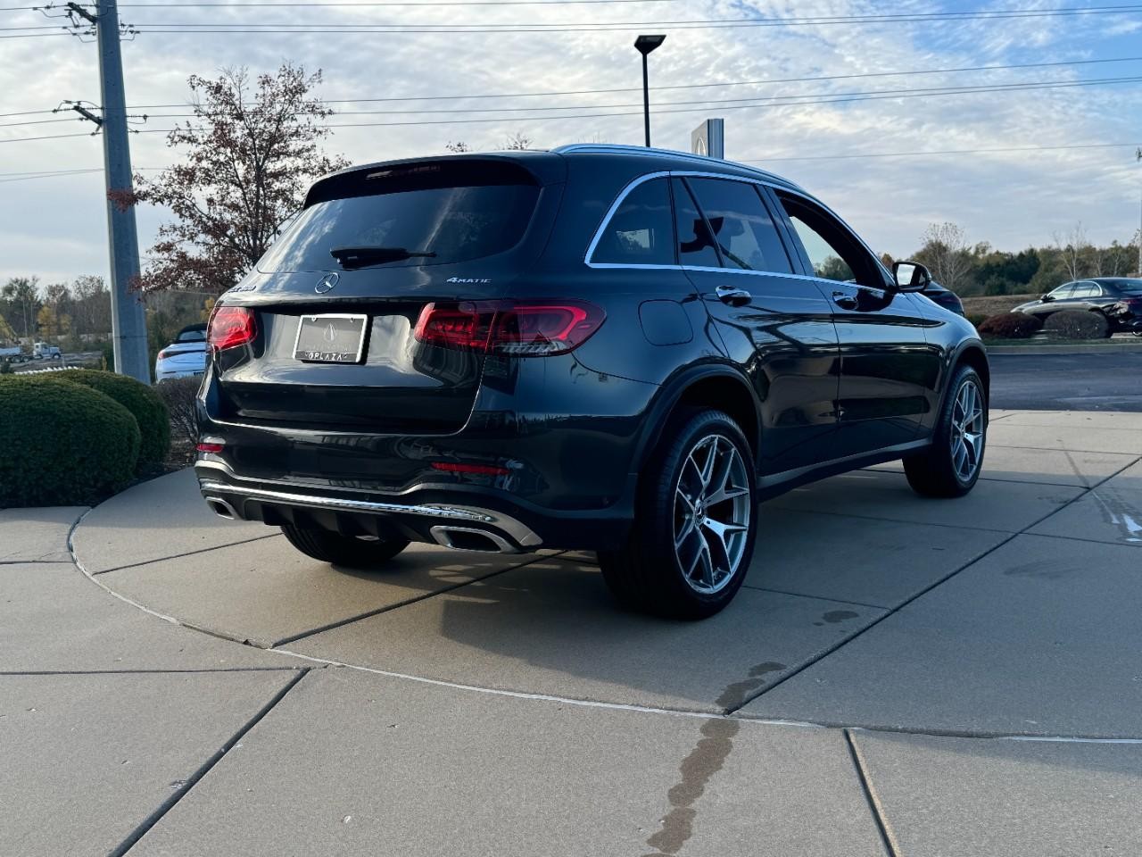 Mercedes-Benz GLC Vehicle Full-screen Gallery Image 4