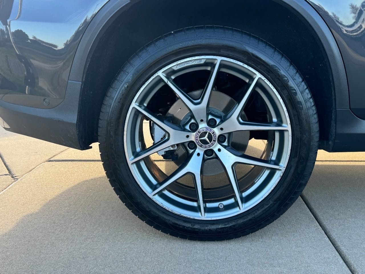 Mercedes-Benz GLC Vehicle Full-screen Gallery Image 5