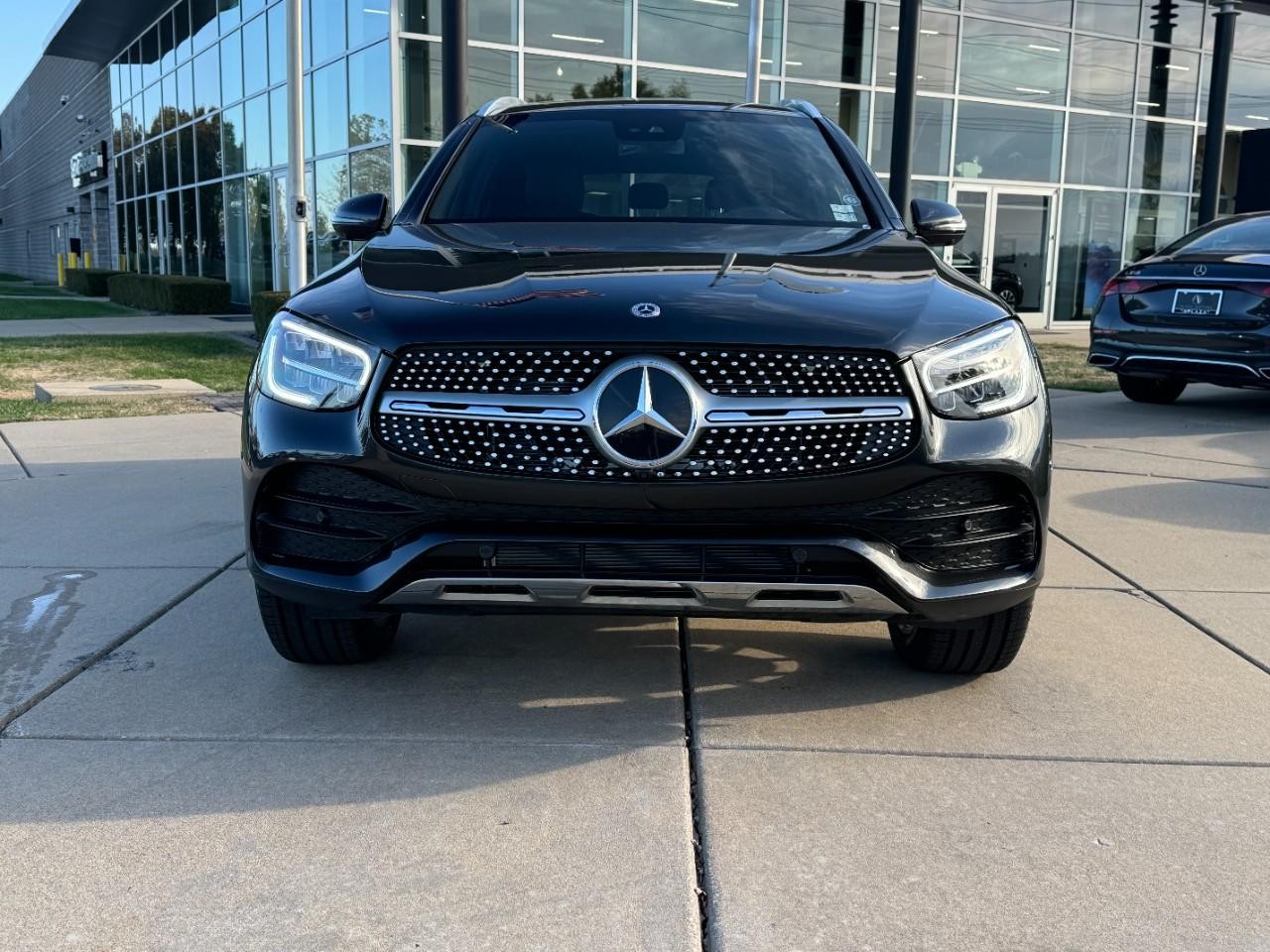 Mercedes-Benz GLC Vehicle Full-screen Gallery Image 7