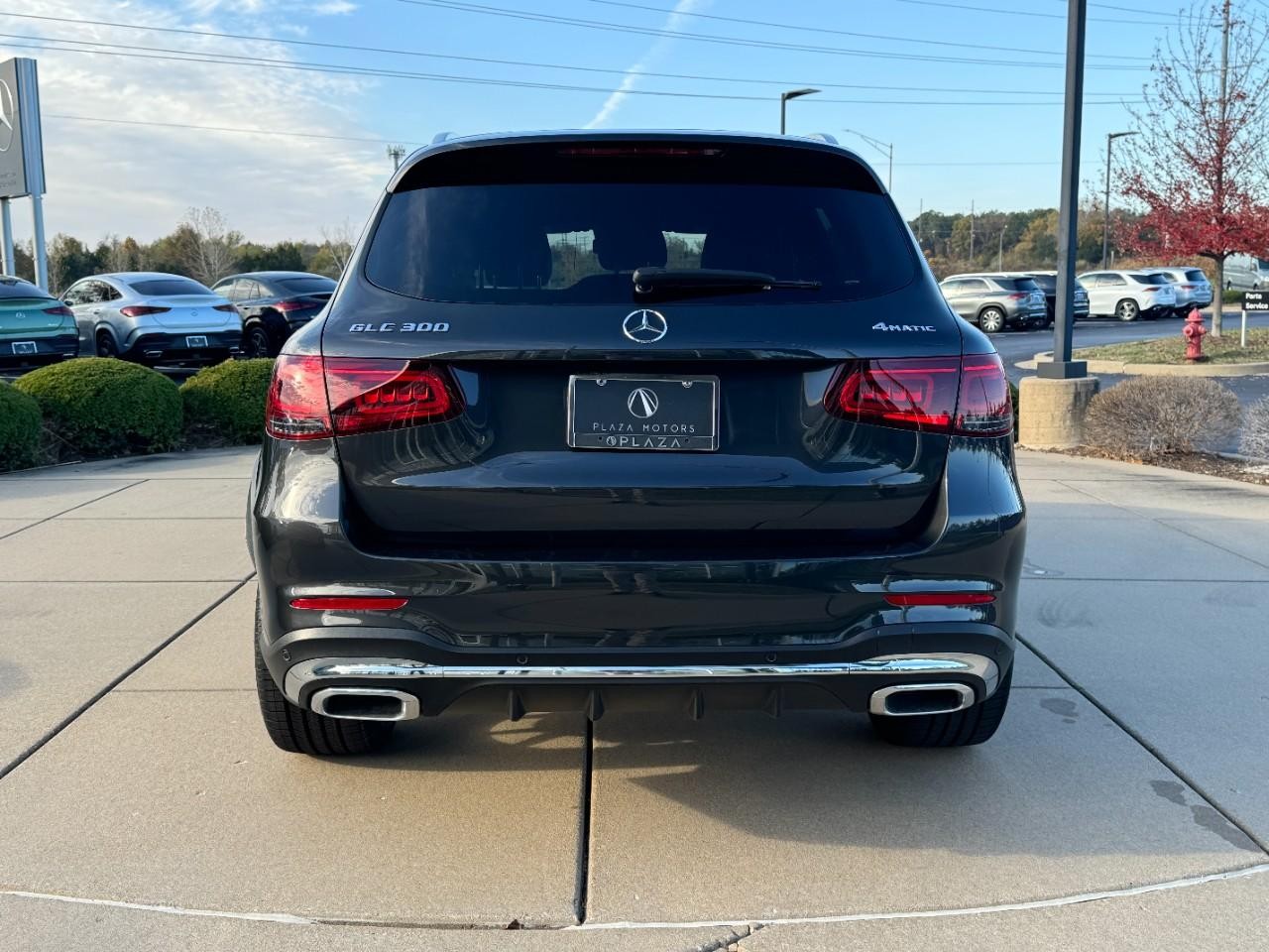 Mercedes-Benz GLC Vehicle Full-screen Gallery Image 9