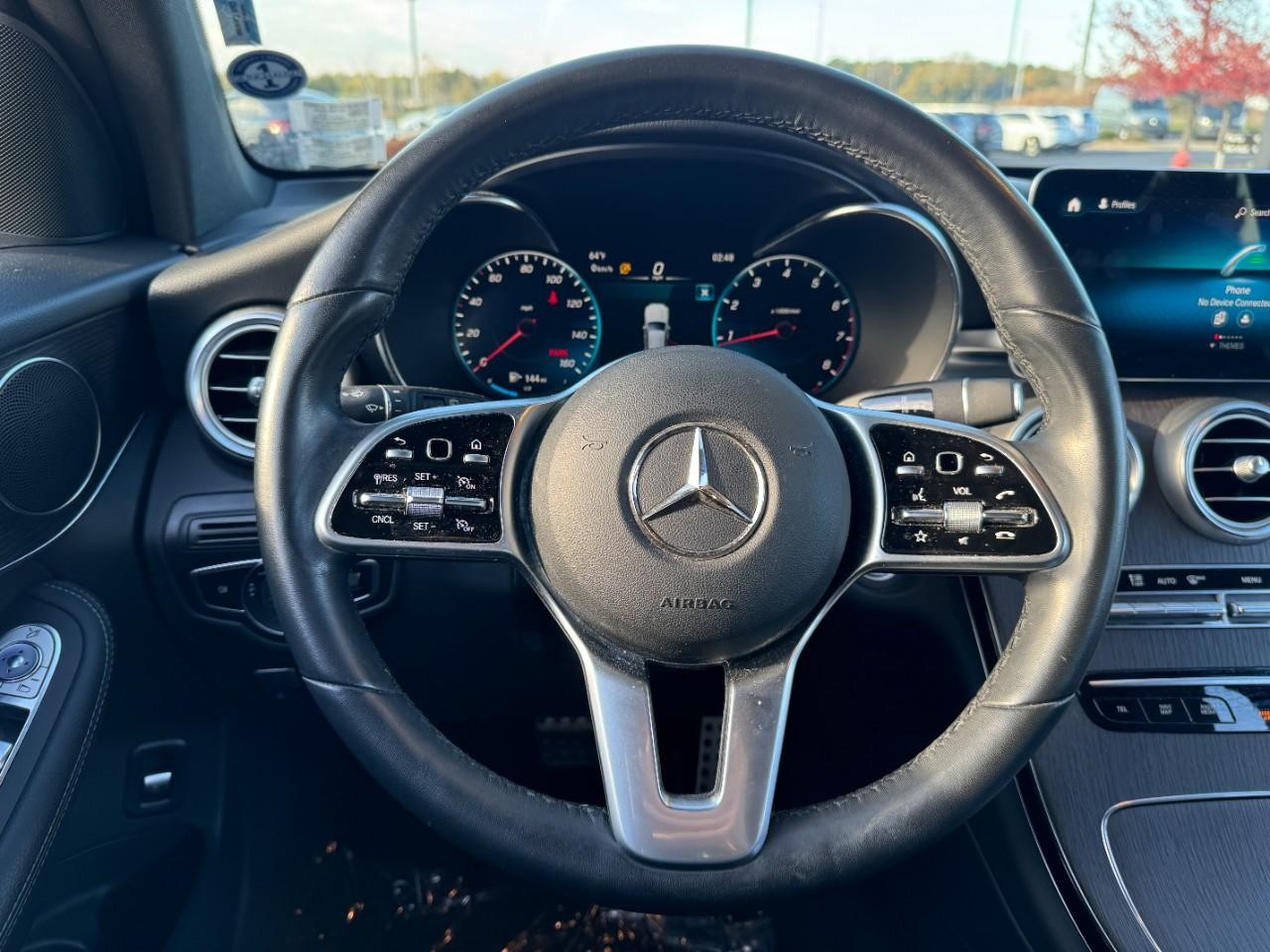 Mercedes-Benz GLC Vehicle Full-screen Gallery Image 12