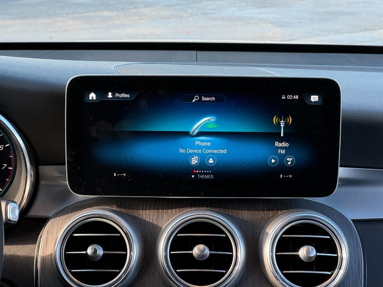 Mercedes-Benz GLC Vehicle Full-screen Gallery Image 13