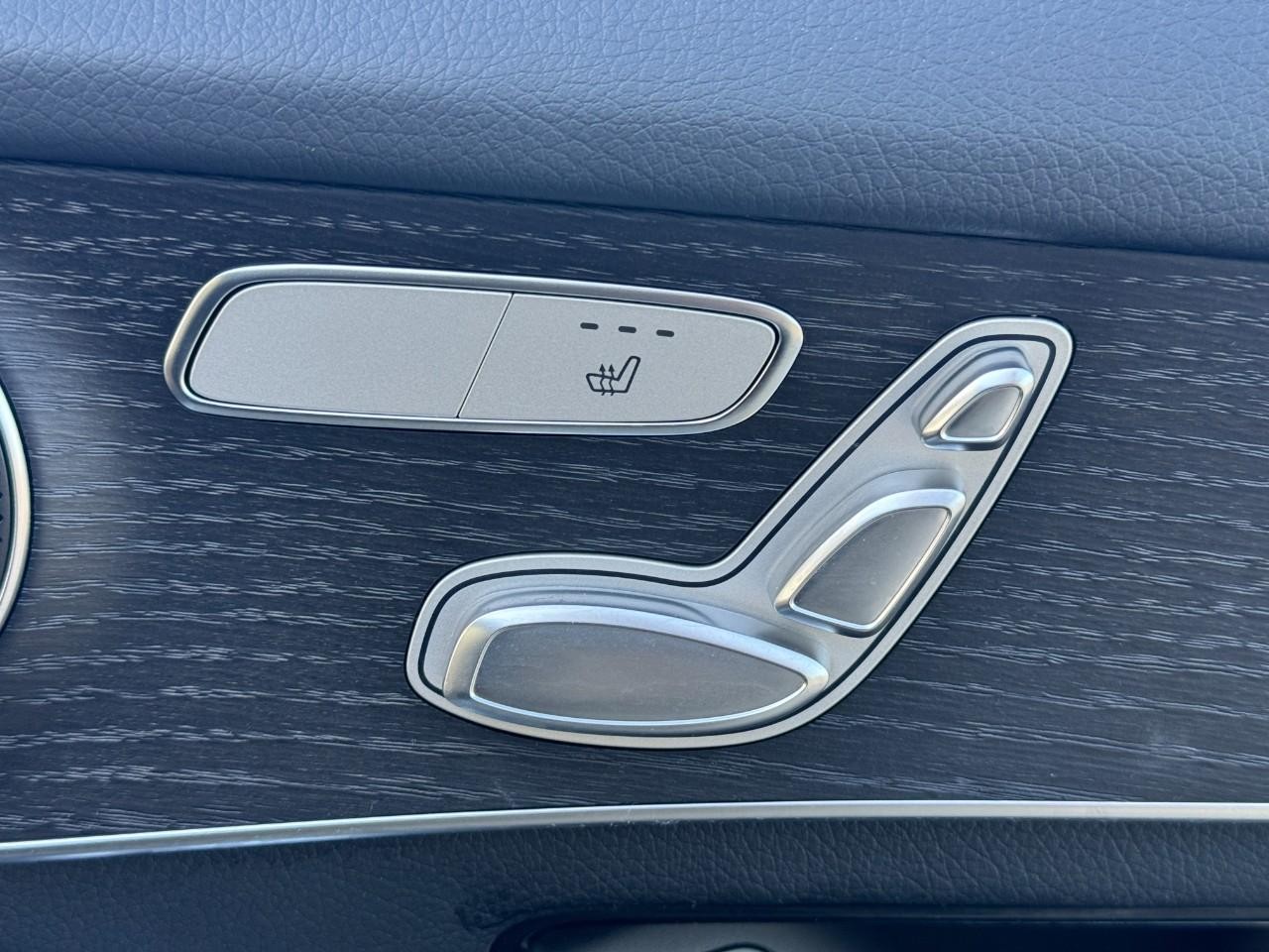 Mercedes-Benz GLC Vehicle Full-screen Gallery Image 20